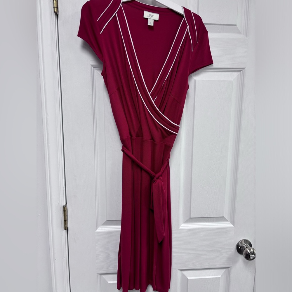 FREE w/ Purchase Loft Belted Red Dress, White Piping Trim, office or date ready - Picture 5 of 7
